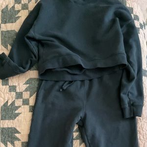 Mate the label set in midnight